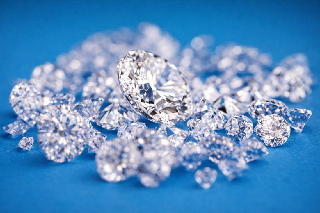 Calibrated star and melee diamonds arranged by size, ranging from 0.80mm to 2.75mm